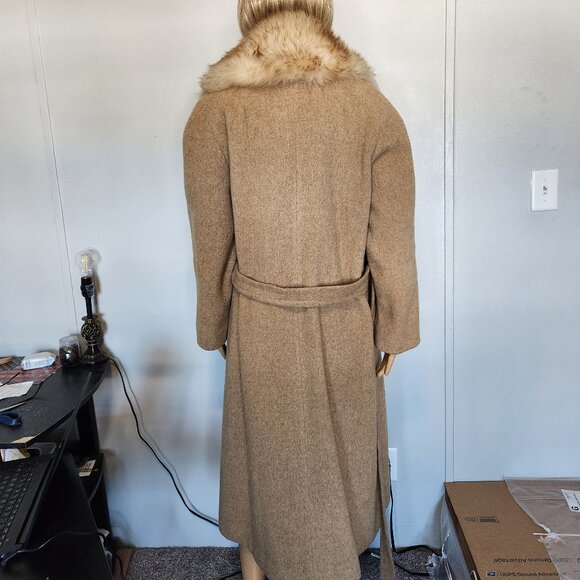 #679 Wool blend/lamb fur coat - Picture 2 of 4